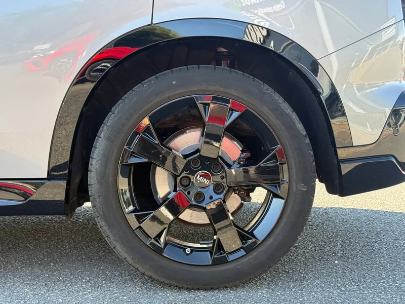 Photo de la voiture MINI COUNTRYMAN U25 170 ch DKG7 C JCW Finition