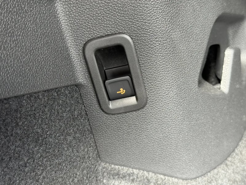 Photo de la voiture VOLKSWAGEN GOLF 2.0 TDI SCR 150 DSG7 Life Plus