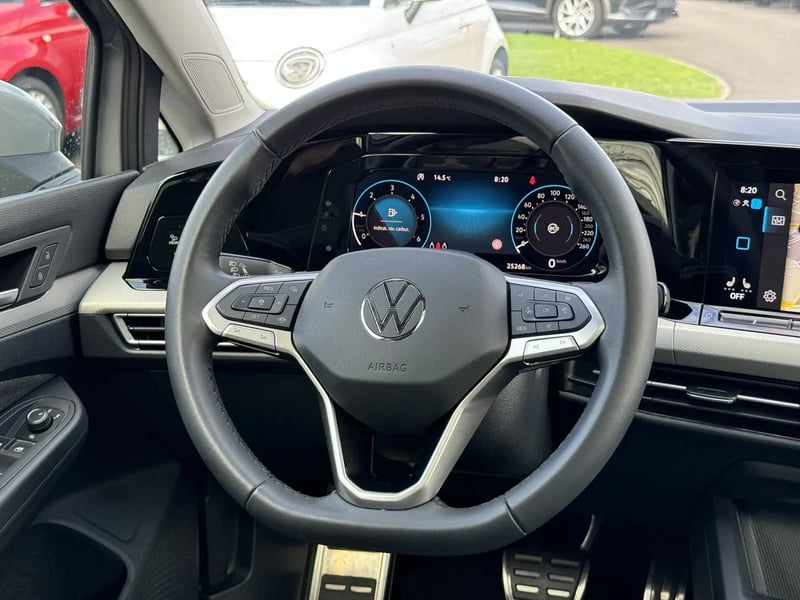 Photo de la voiture VOLKSWAGEN GOLF 2.0 TDI SCR 150 DSG7 Life Plus
