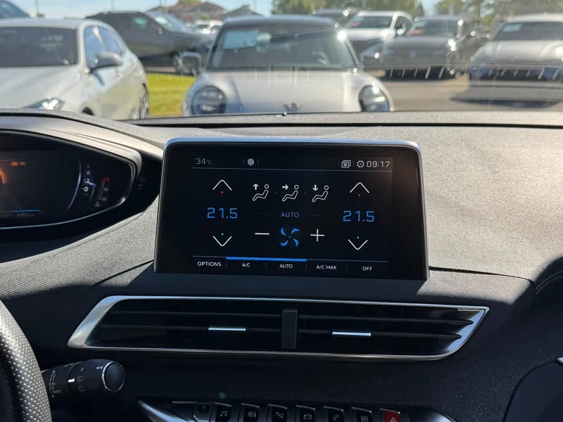 Photo de la voiture PEUGEOT 3008 BlueHDi 130ch S&S BVM6 GT Line