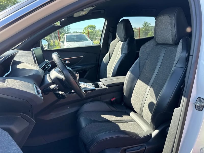 Photo de la voiture PEUGEOT 3008 BlueHDi 130ch S&S BVM6 GT Line