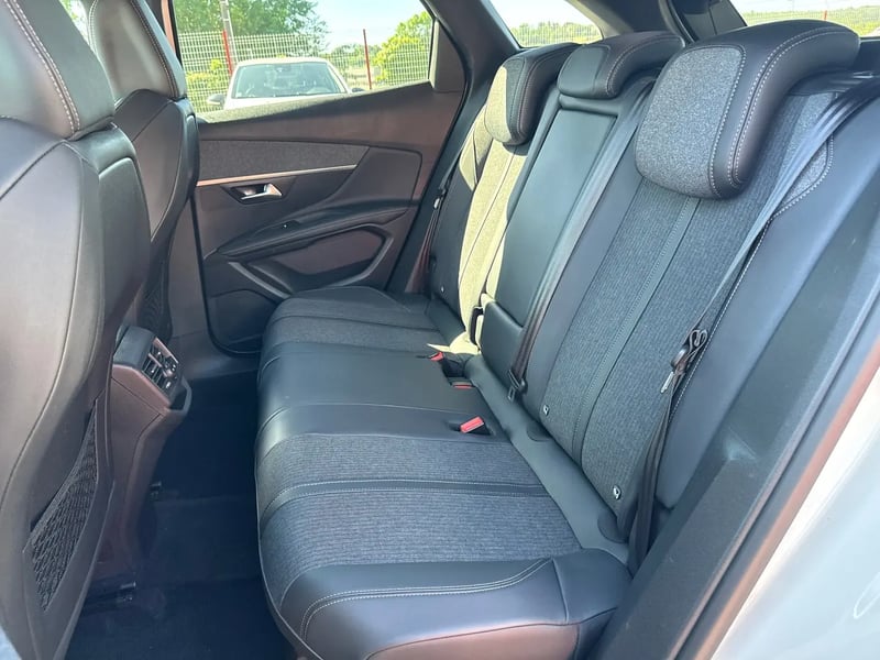 Photo de la voiture PEUGEOT 3008 BlueHDi 130ch S&S BVM6 GT Line
