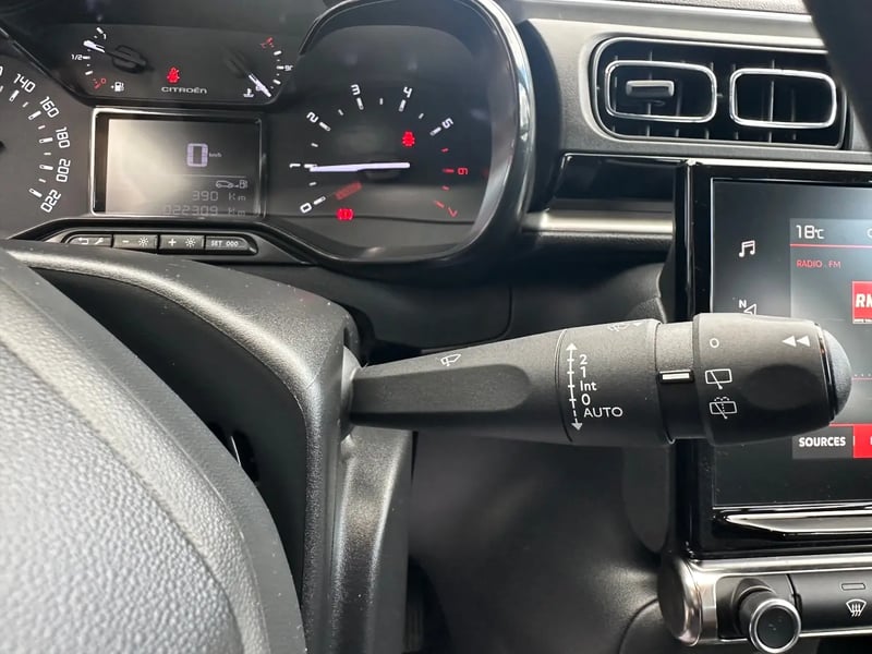 Photo de la voiture CITROEN C3 PureTech 83 S&S BVM5 Shine