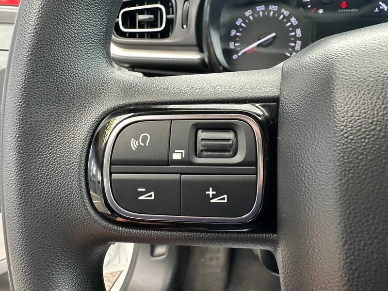 Photo de la voiture CITROEN C3 PureTech 83 S&S BVM5 Shine