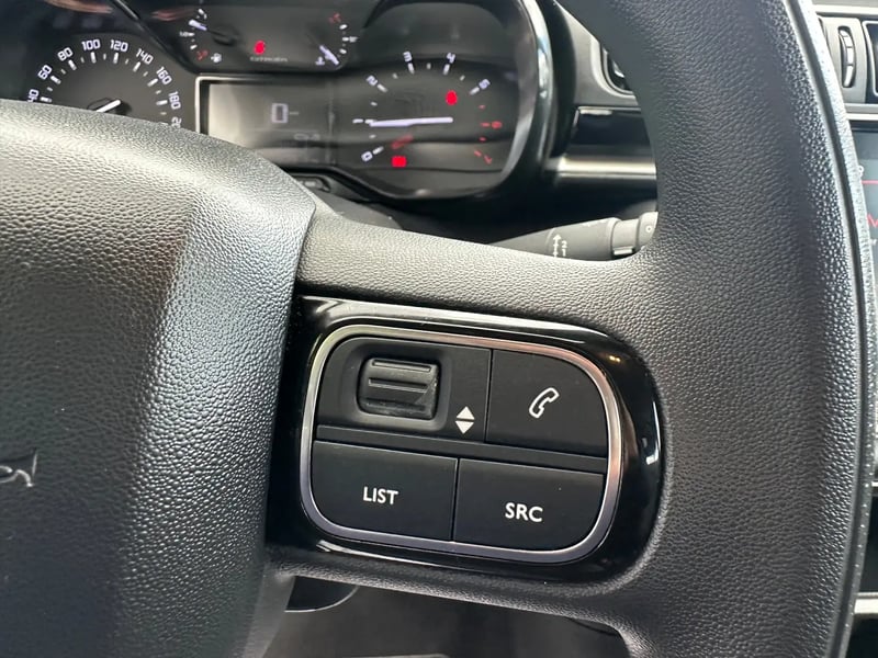 Photo de la voiture CITROEN C3 PureTech 83 S&S BVM5 Shine