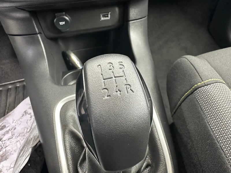 Photo de la voiture CITROEN C3 PureTech 83 S&S BVM5 Shine