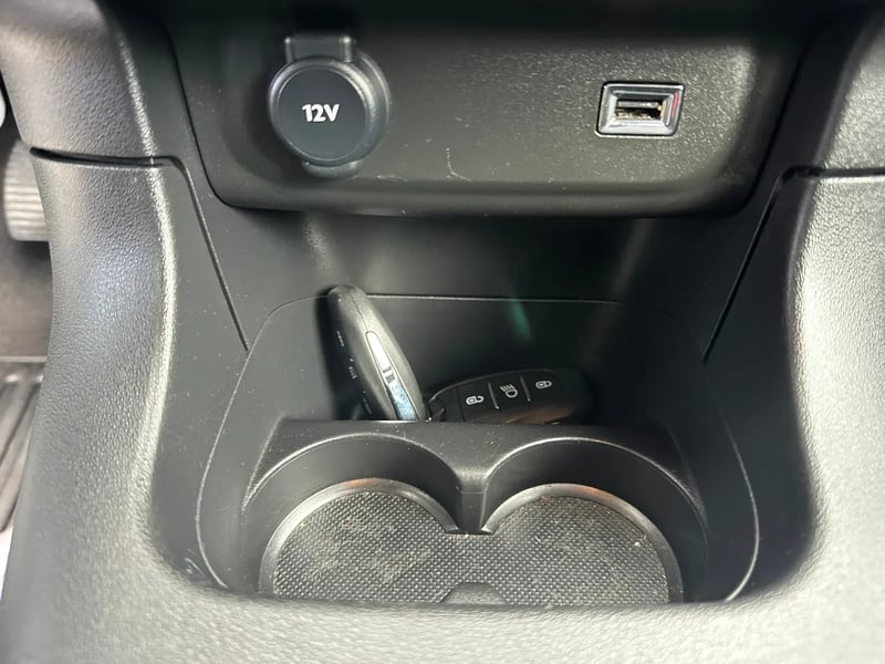 Photo de la voiture CITROEN C3 PureTech 83 S&S BVM5 Shine