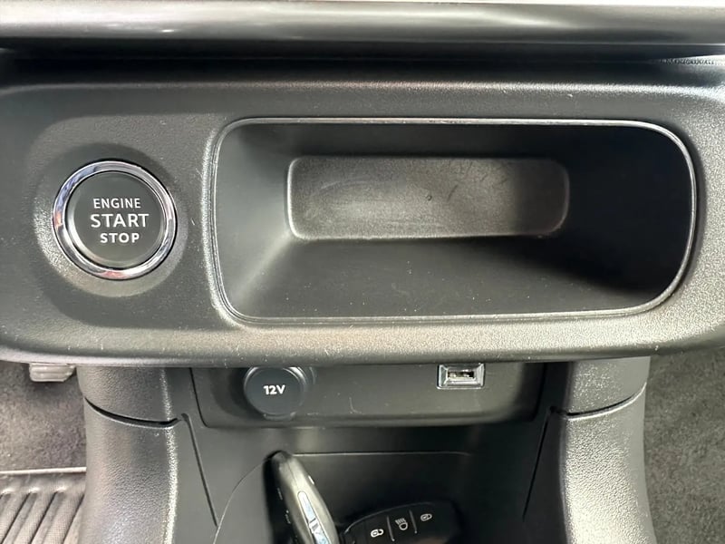 Photo de la voiture CITROEN C3 PureTech 83 S&S BVM5 Shine