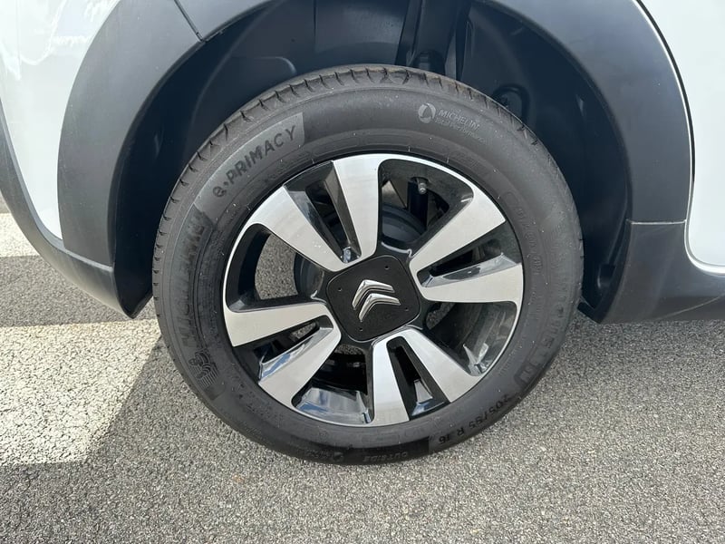 Photo de la voiture CITROEN C3 PureTech 83 S&S BVM5 Shine