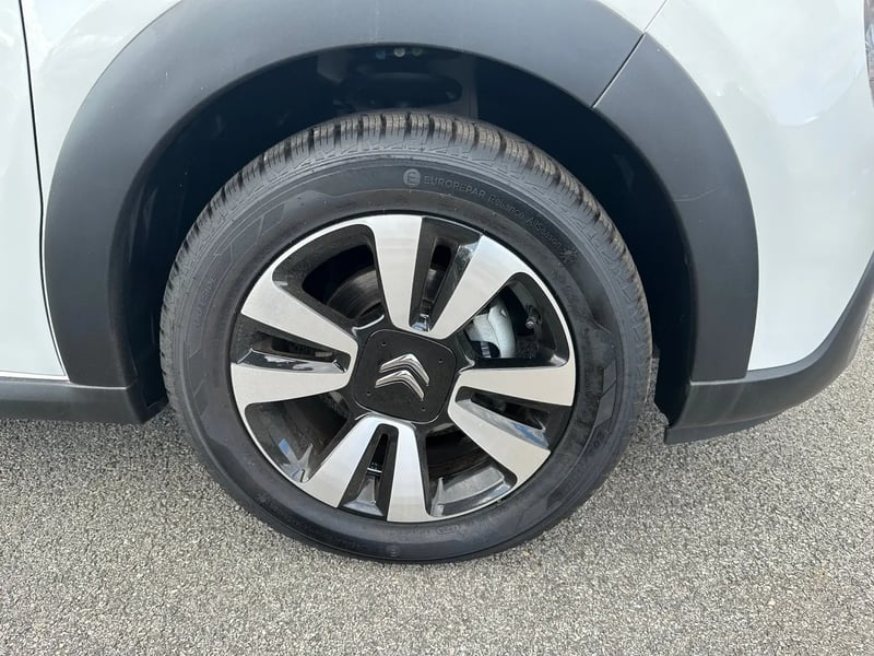Photo de la voiture CITROEN C3 PureTech 83 S&S BVM5 Shine