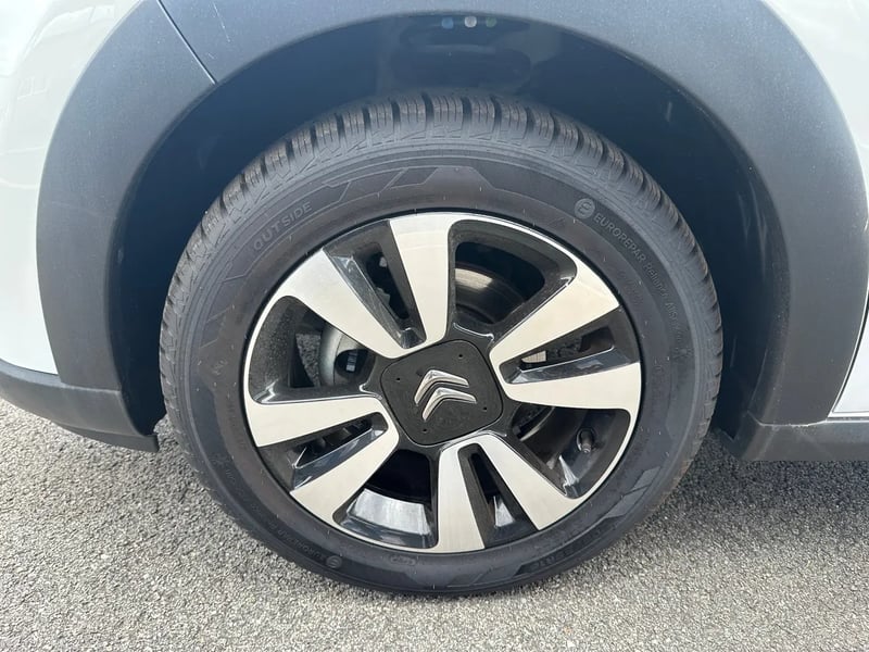 Photo de la voiture CITROEN C3 PureTech 83 S&S BVM5 Shine