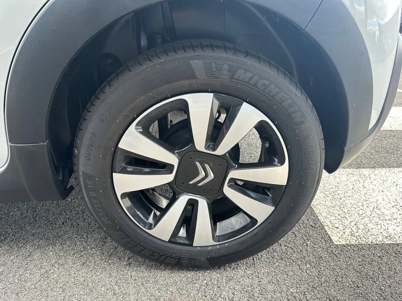 Photo de la voiture CITROEN C3 PureTech 83 S&S BVM5 Shine
