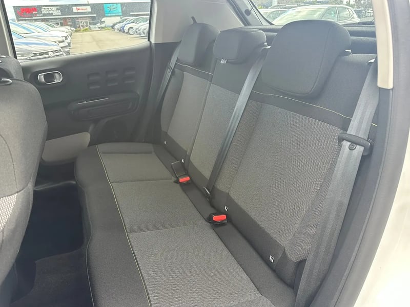 Photo de la voiture CITROEN C3 PureTech 83 S&S BVM5 Shine