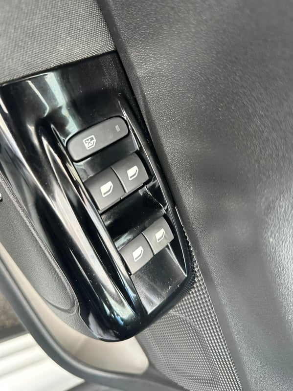 Photo de la voiture CITROEN C3 PureTech 83 S&S BVM5 Shine