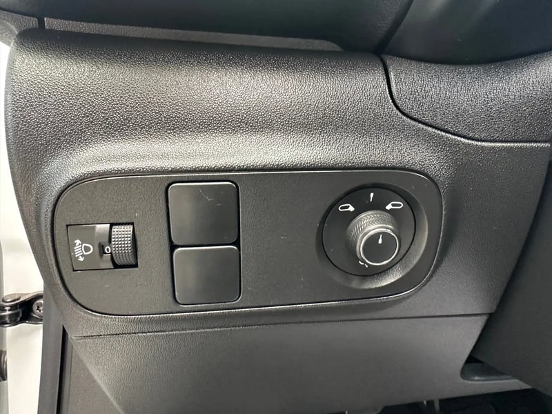 Photo de la voiture CITROEN C3 PureTech 83 S&S BVM5 Shine