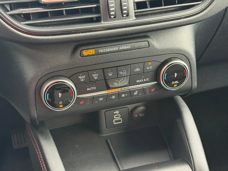 Photo de la voiture FORD KUGA 2.0 EcoBlue 120 S&S BVA8 ST-Line X - 5P