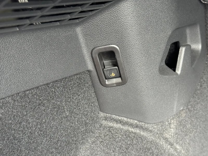 Photo de la voiture VOLKSWAGEN GOLF 2.0 TDI SCR 150 DSG7 Life Plus