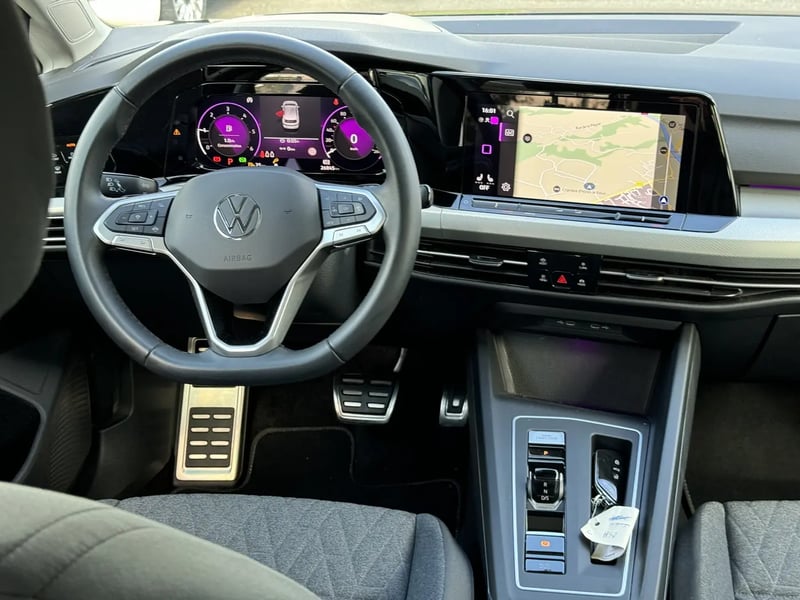 Photo de la voiture VOLKSWAGEN GOLF 2.0 TDI SCR 150 DSG7 Life Plus