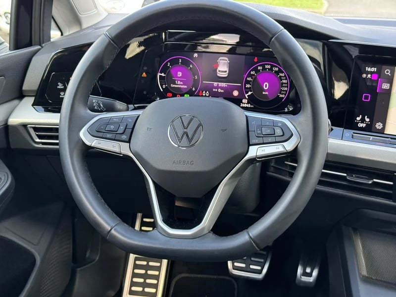 Photo de la voiture VOLKSWAGEN GOLF 2.0 TDI SCR 150 DSG7 Life Plus
