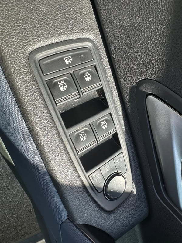 Photo de la voiture DACIA DUSTER Mild Hybrid 130 Journey
