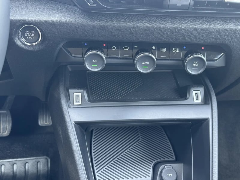 Photo de la voiture CITROEN C4 X BlueHDi 130 S&S EAT8 Max