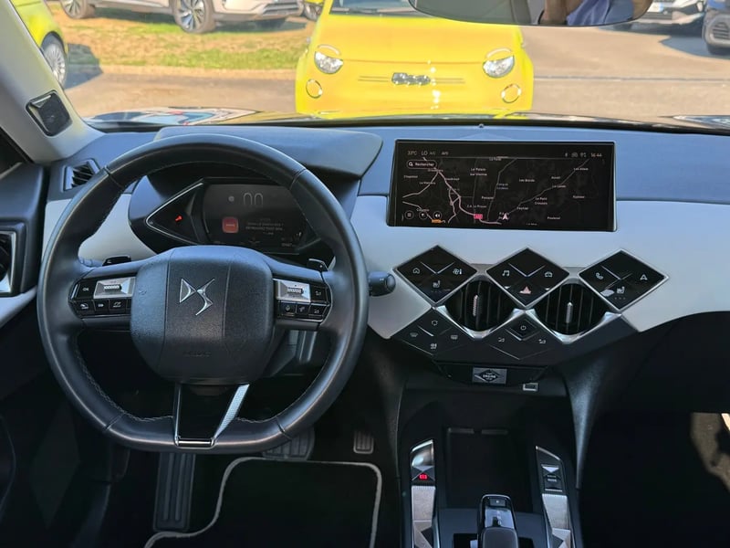 Photo de la voiture DS DS 3 PureTech 130 EAT8 Esprit de Voyage