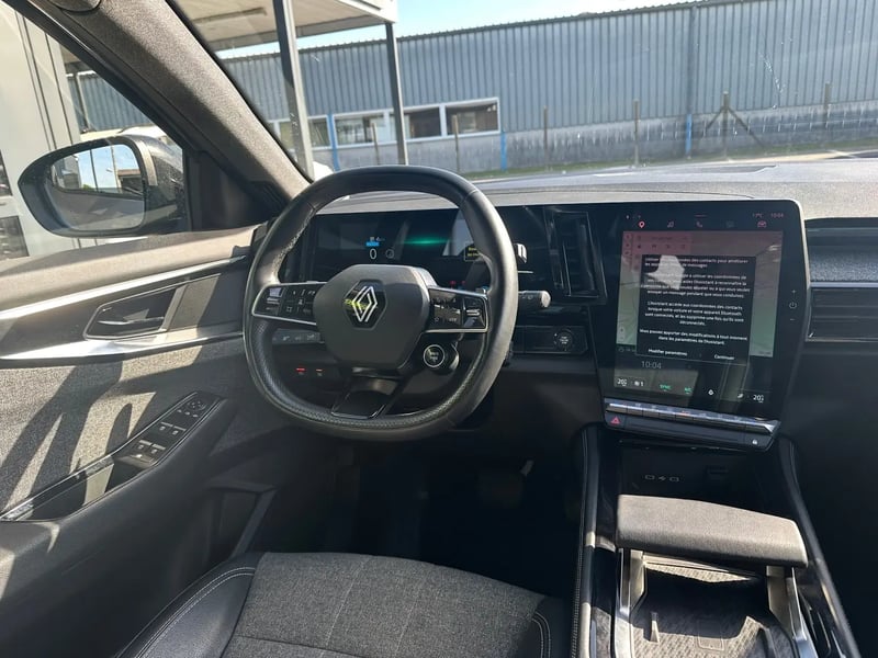 Photo de la voiture RENAULT ESPACE VI E-Tech full hybrid 200 GSR2 Techno