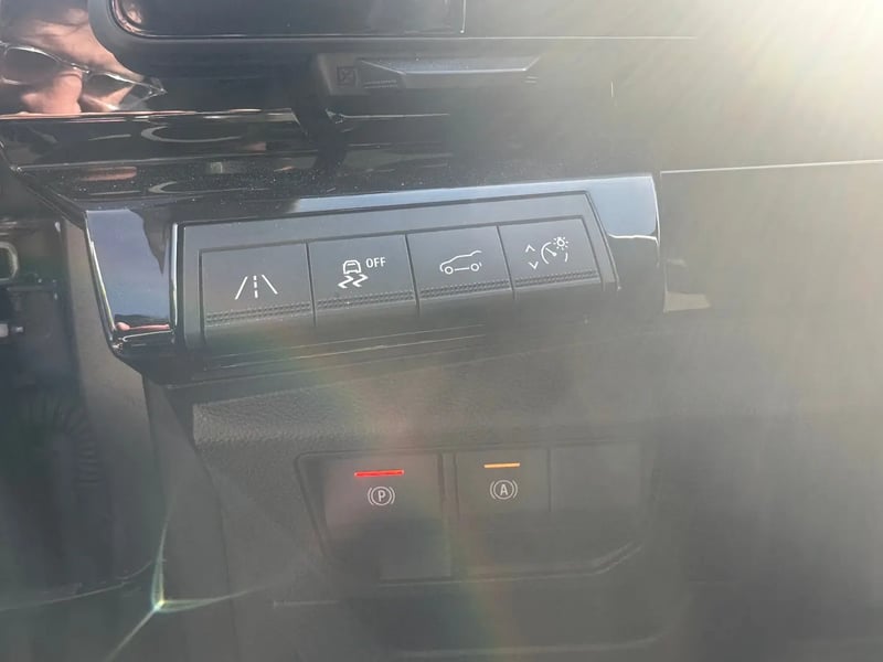 Photo de la voiture RENAULT ESPACE VI E-Tech full hybrid 200 GSR2 Techno