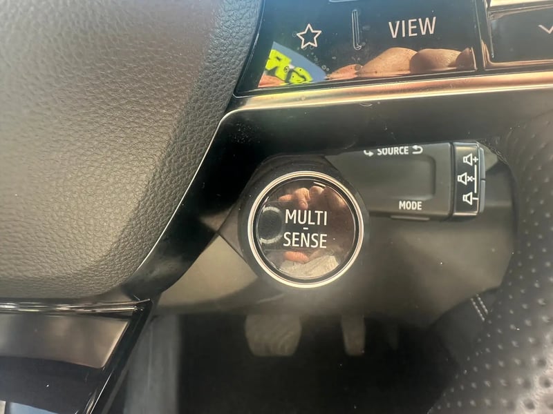 Photo de la voiture RENAULT ESPACE VI E-Tech full hybrid 200 GSR2 Techno
