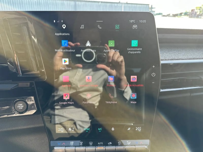 Photo de la voiture RENAULT ESPACE VI E-Tech full hybrid 200 GSR2 Techno