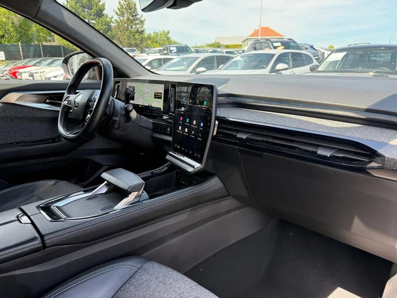 Photo de la voiture RENAULT ESPACE VI E-Tech hybrid 200 Techno