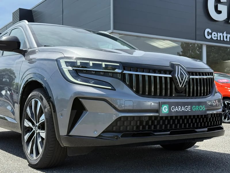 Photo de la voiture RENAULT ESPACE VI E-Tech hybrid 200 Techno