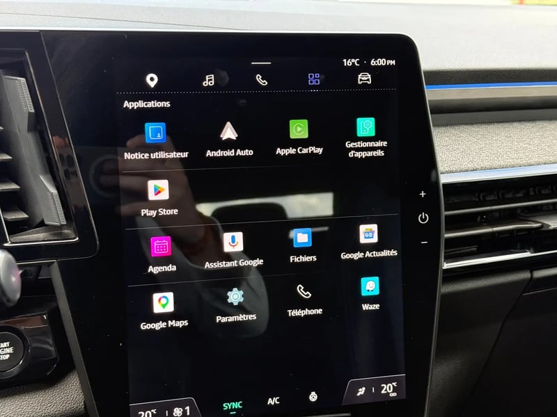 Photo de la voiture RENAULT ESPACE VI E-Tech hybrid 200 Techno