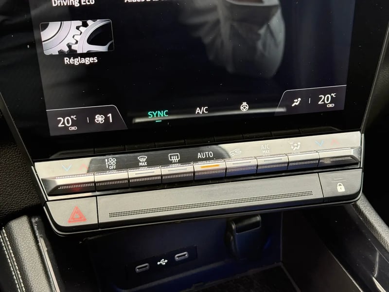 Photo de la voiture RENAULT ESPACE VI E-Tech hybrid 200 Techno