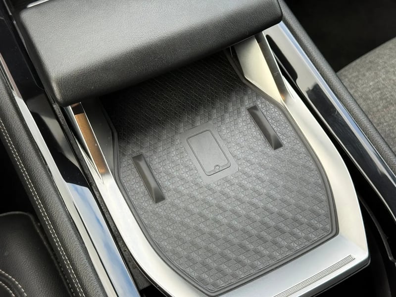 Photo de la voiture RENAULT ESPACE VI E-Tech hybrid 200 Techno