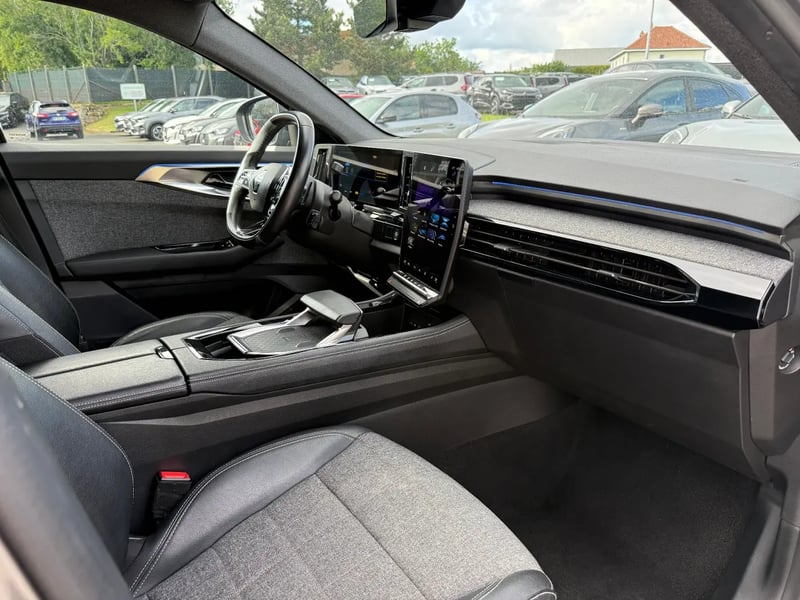 Photo de la voiture RENAULT ESPACE VI E-Tech hybrid 200 Techno