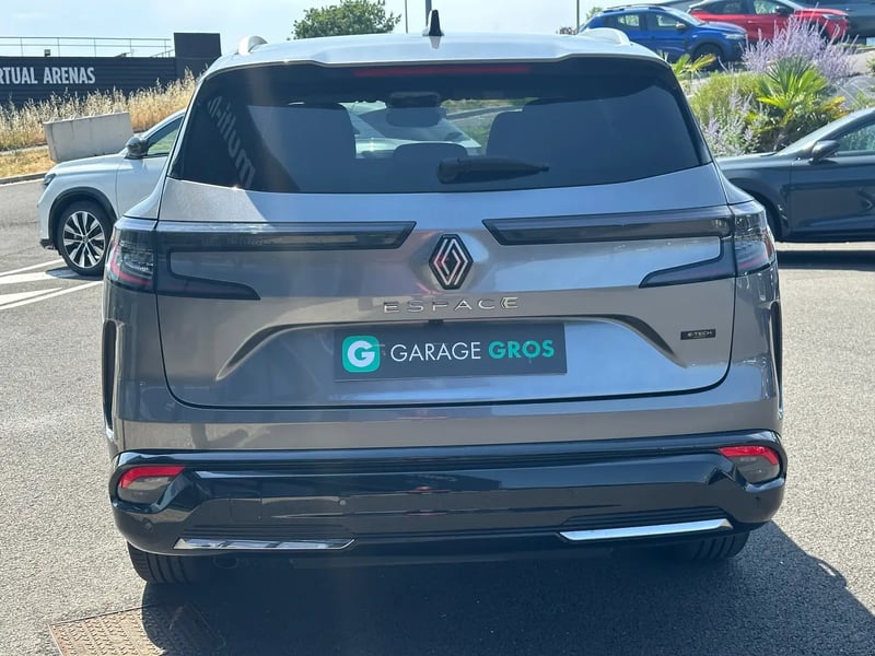 Photo de la voiture RENAULT ESPACE VI E-Tech hybrid 200 Techno