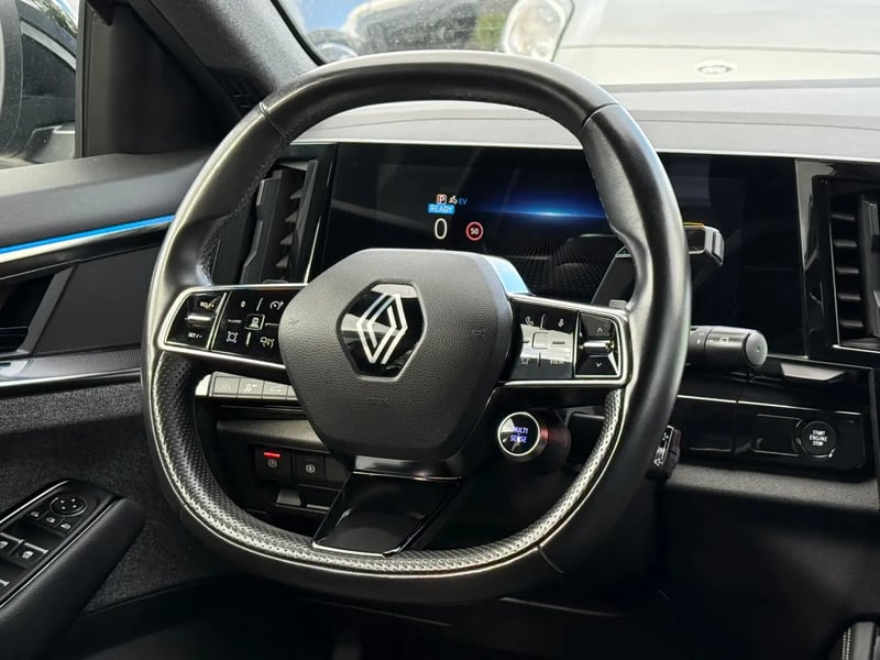 Photo de la voiture RENAULT ESPACE VI E-Tech hybrid 200 Techno
