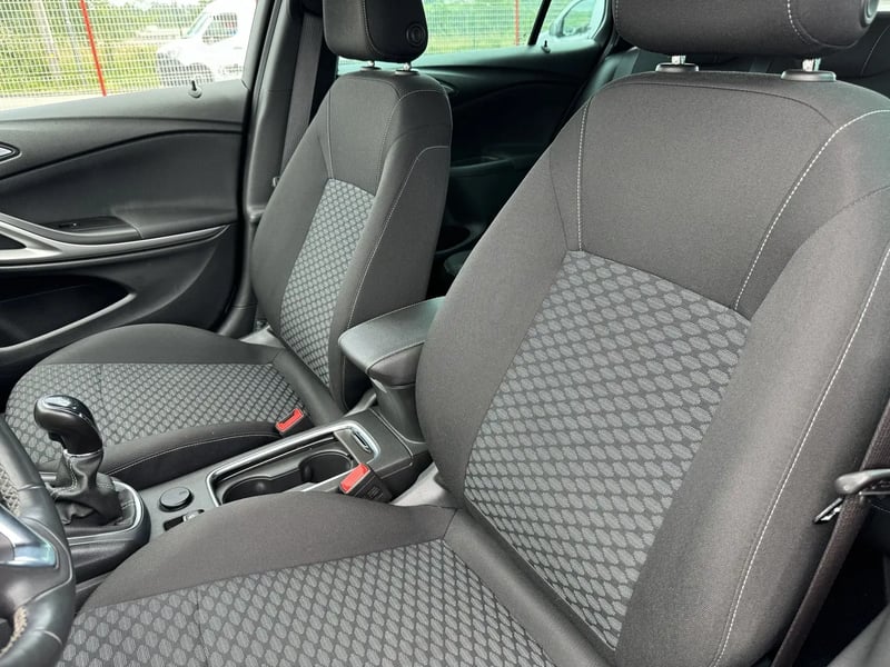 Photo de la voiture OPEL ASTRA SPORTS TOURER 1.2 Turbo 145 ch BVM6 Ultimate
