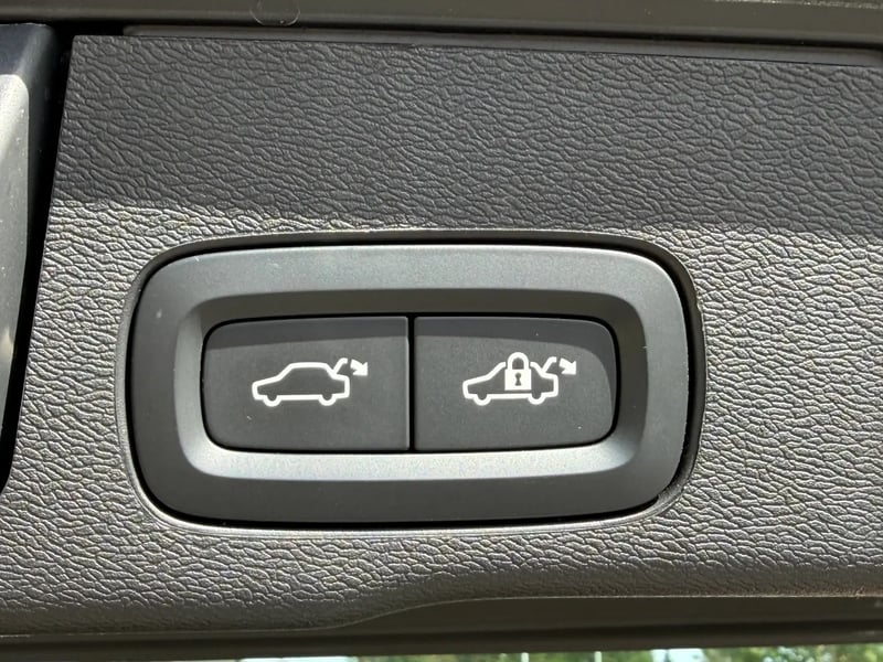 Photo de la voiture VOLVO XC60 T6 AWD Hybride rechargeable 253 ch+145 ch Geartronic 8 Start
