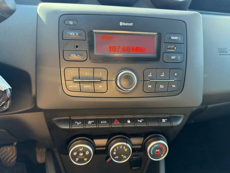 Photo de la voiture DACIA DUSTER Blue dCi 115 4x4 Confort