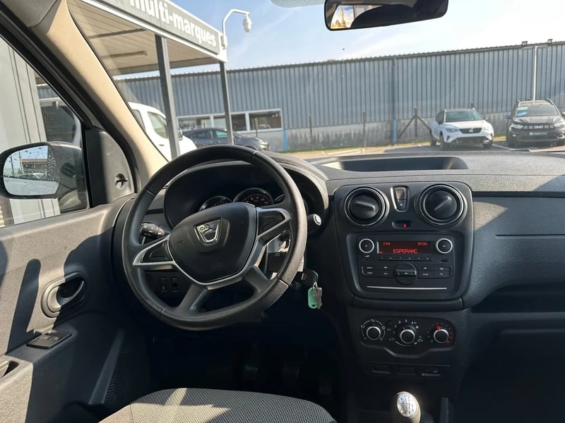 Photo de la voiture DACIA LODGY Blue dCi 95 5 places Essentiel