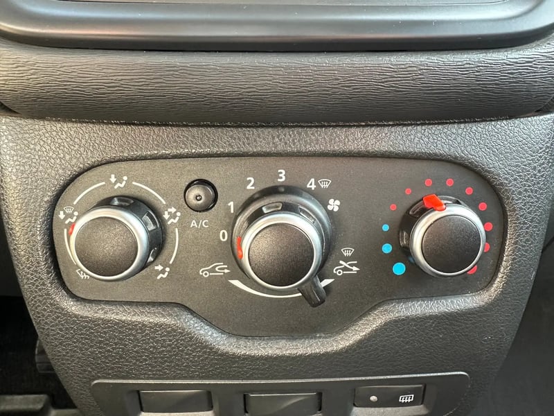 Photo de la voiture DACIA LODGY Blue dCi 95 5 places Essentiel