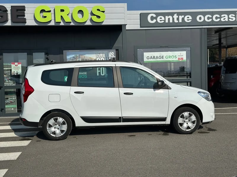 Photo de la voiture DACIA LODGY Blue dCi 95 5 places Essentiel