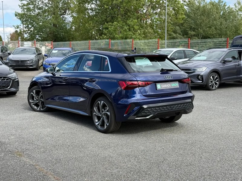 Photo de la voiture AUDI A3 SPORTBACK TFSI e Hybride rechargeable 204 S tronic 6 S line