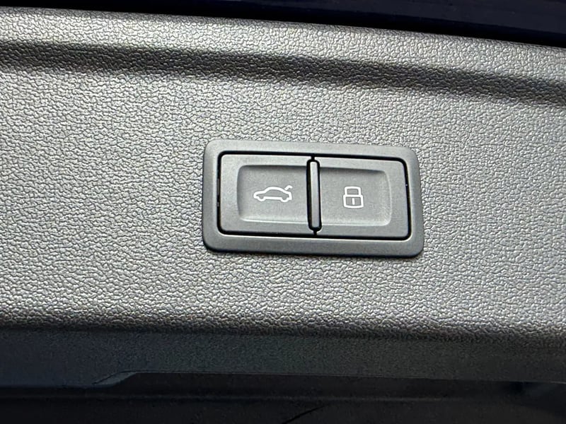 Photo de la voiture AUDI A3 SPORTBACK TFSI e Hybride rechargeable 204 S tronic 6 S line