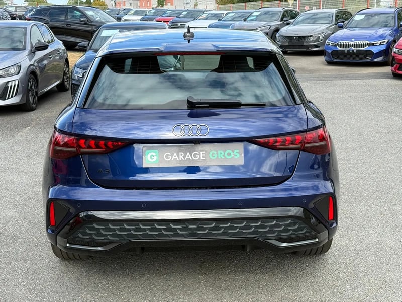 Photo de la voiture AUDI A3 SPORTBACK TFSI e Hybride rechargeable 204 S tronic 6 S line