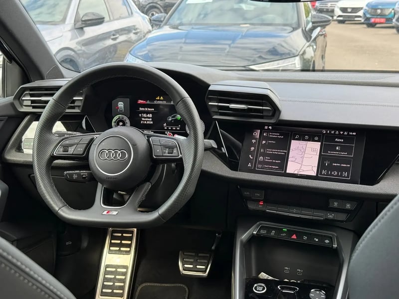 Photo de la voiture AUDI A3 SPORTBACK TFSI e Hybride rechargeable 204 S tronic 6 S line