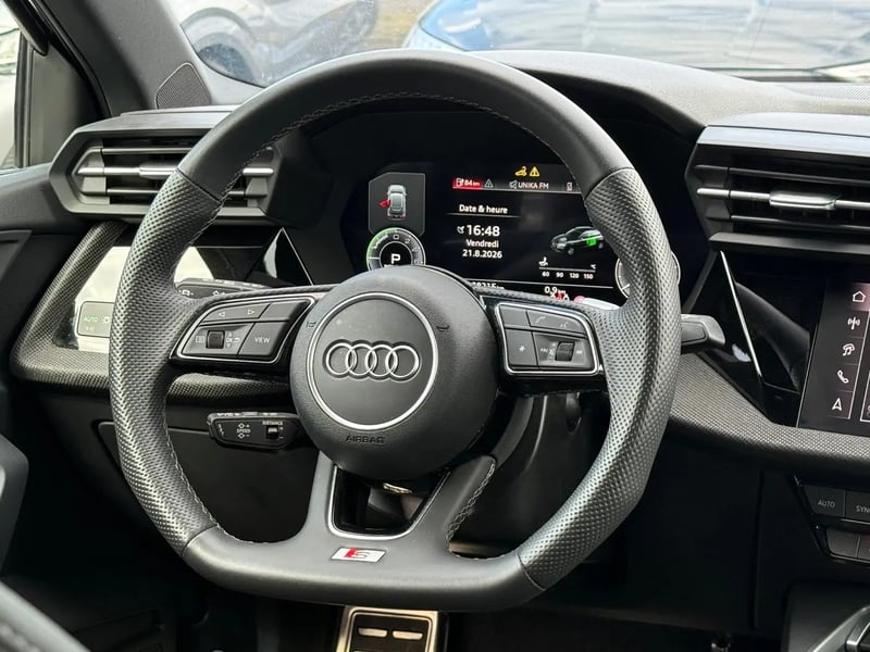 Photo de la voiture AUDI A3 SPORTBACK TFSI e Hybride rechargeable 204 S tronic 6 S line