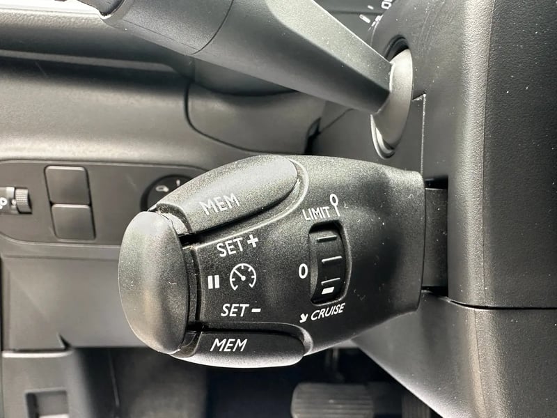 Photo de la voiture CITROEN C3 PureTech 110 S&S EAT6 Shine